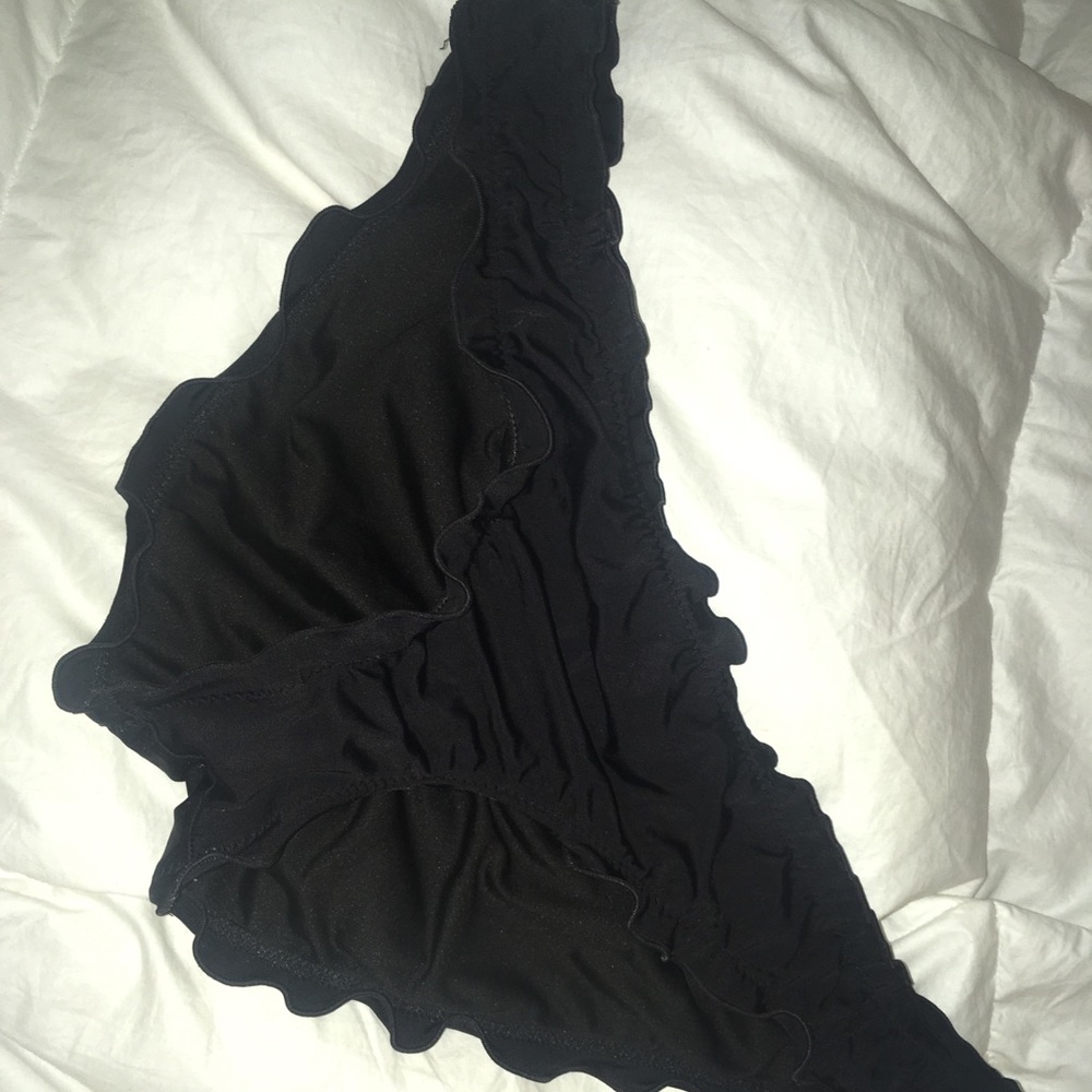 Victoria’s Secret M black cheeky bikini bottoms